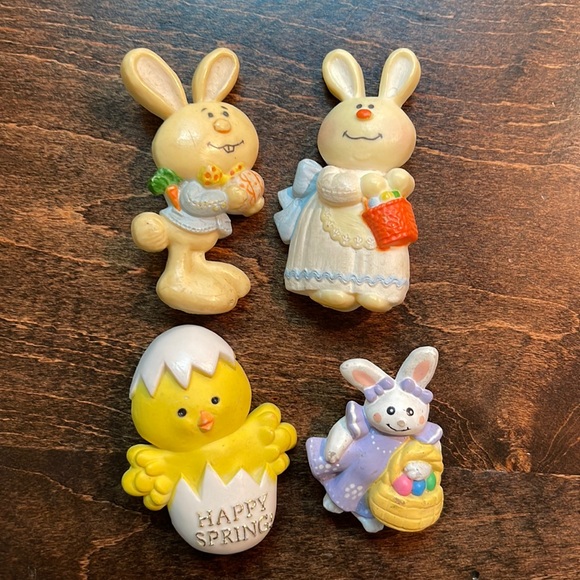 Vintage Bundle of 4 Spring Easter jewelry pins 1975 Hallmark Bernadette Bunny - Picture 1 of 9